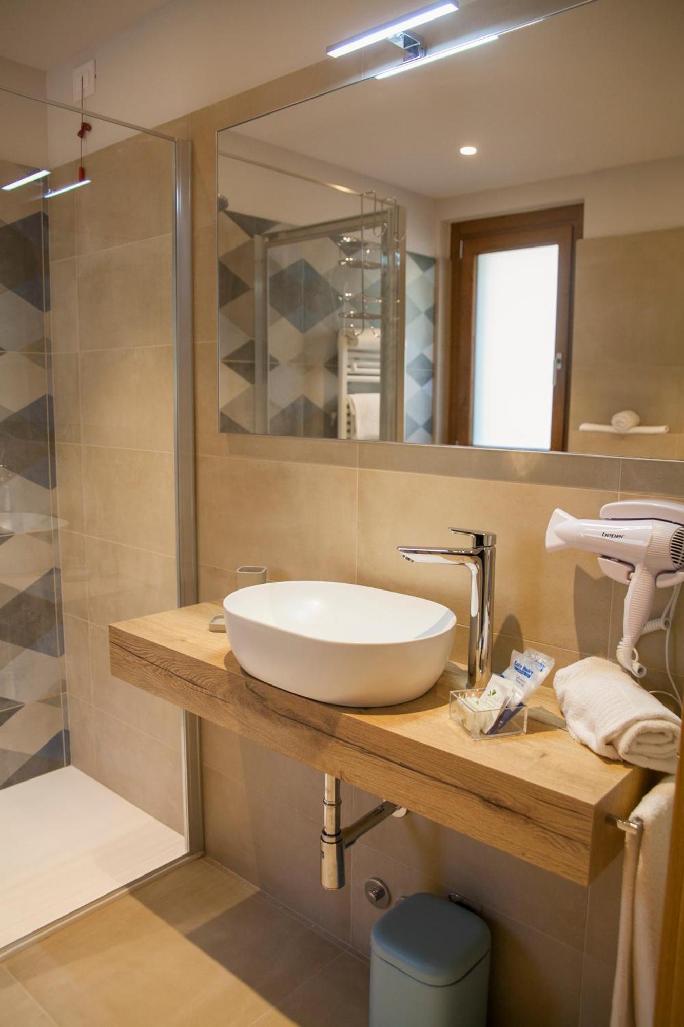 Albergo La Romanella Spinone Al Lago ภายนอก รูปภาพ
