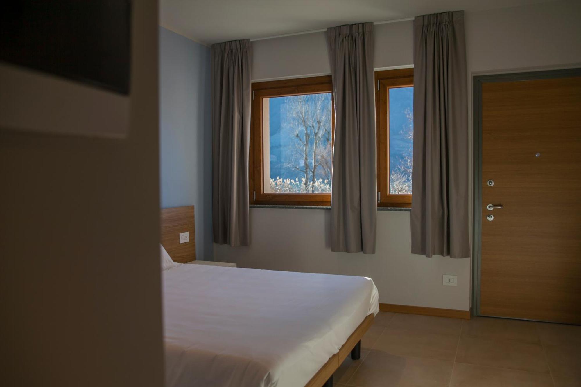 Albergo La Romanella Spinone Al Lago ภายนอก รูปภาพ