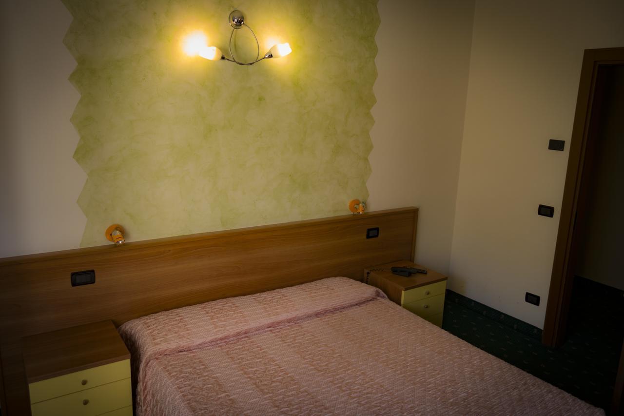Albergo La Romanella Spinone Al Lago ภายนอก รูปภาพ