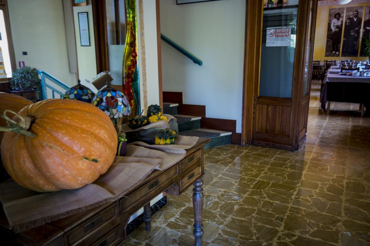 Albergo La Romanella Spinone Al Lago ภายนอก รูปภาพ