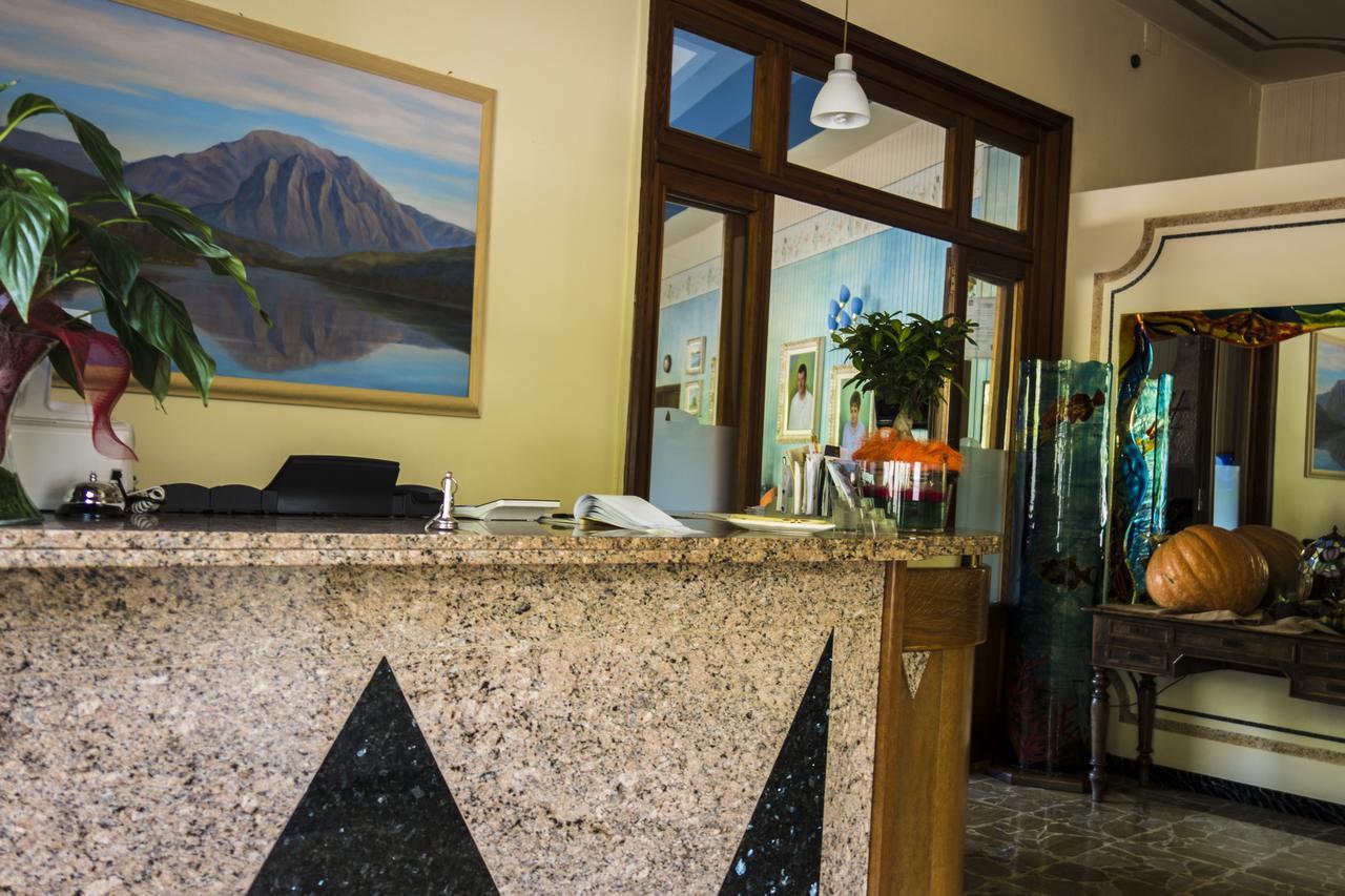 Albergo La Romanella Spinone Al Lago ภายนอก รูปภาพ
