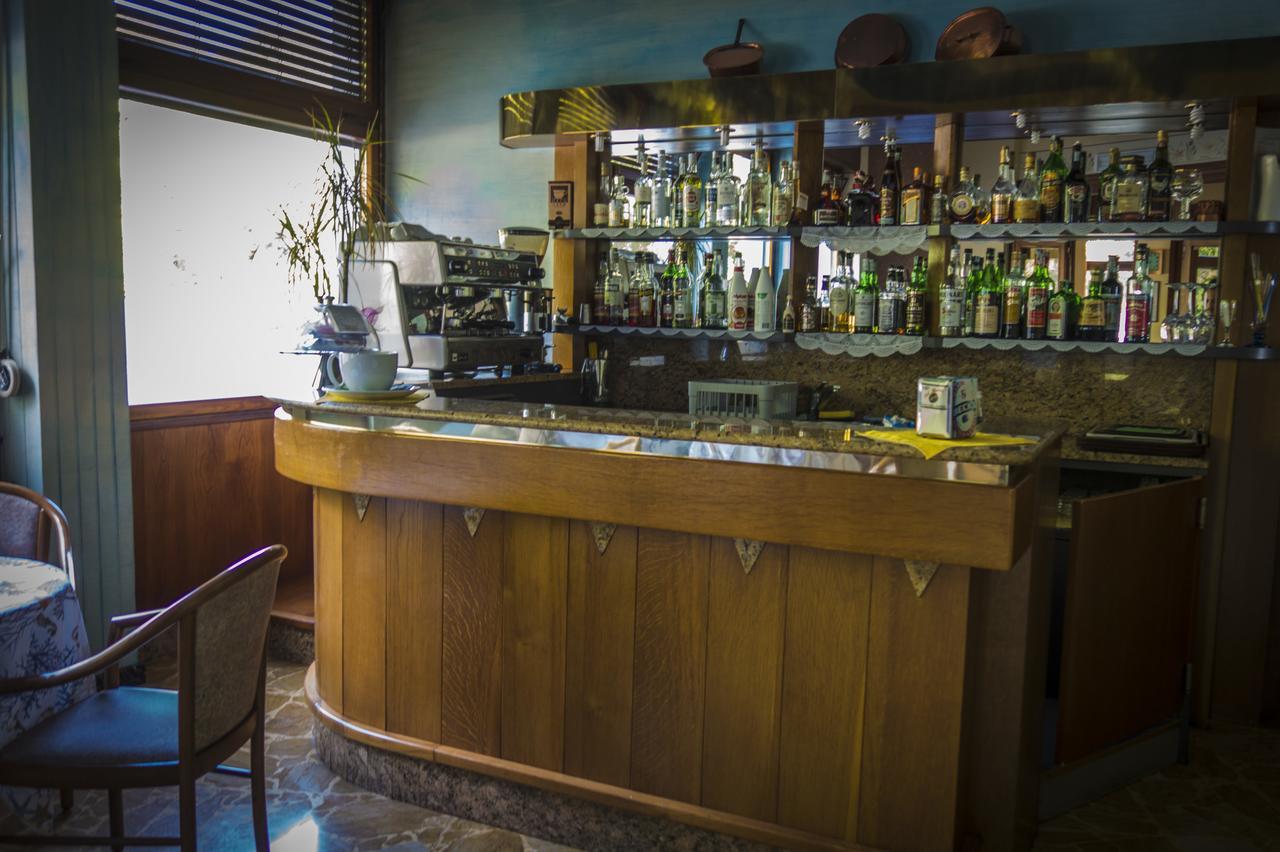 Albergo La Romanella Spinone Al Lago ภายนอก รูปภาพ