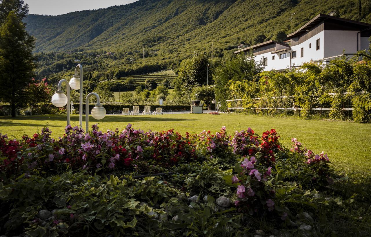 Albergo La Romanella Spinone Al Lago ภายนอก รูปภาพ