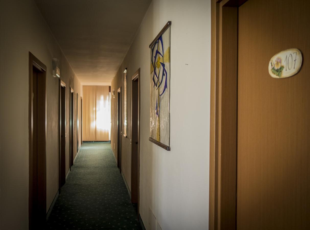 Albergo La Romanella Spinone Al Lago ภายนอก รูปภาพ
